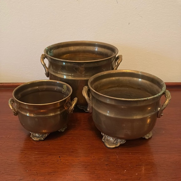 Vintage Brass / Gold Three Leg Metal Planter Pots with Handles - Set of 3 - Picture 1 of 12